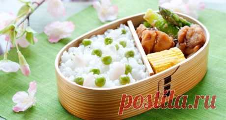 Японские блюда из риса. Рецепт онигири из яиц, мяса, курицы, рыбы, тунца в домашних условиях Как готовить рис по-японски в домашних условиях: классический, жареный с яйцом и кукурузой, с овощами. Пошаговые рецепты приготовления с фото. Калорийность.