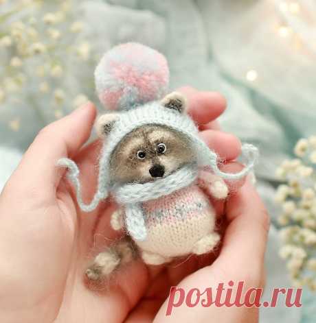 Knit raccoon by Anna Karelina