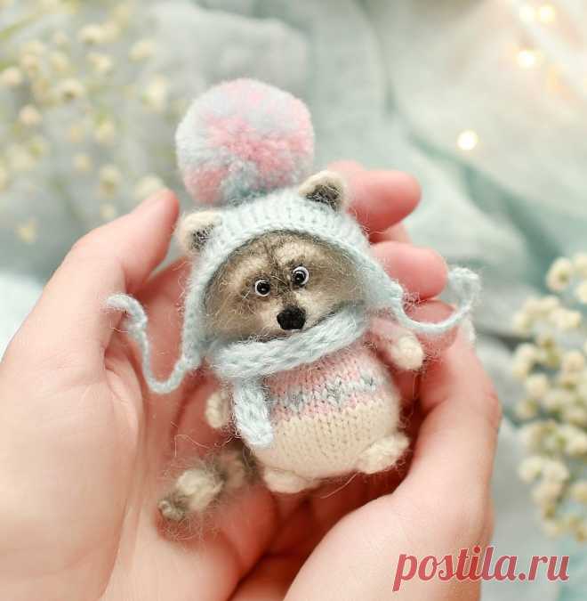Knit raccoon by Anna Karelina
