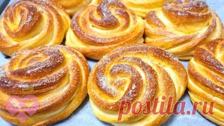 Пухові та смачні цукрові плюшки 🥨 на молоці та кефірі - Світ рецептів Дуже смачні, ароматні, м'які, повітряні, апетитні цукрові плюшки , напевно, багатьом знайомі з дитинства. За цим рецептом плюшки виходять