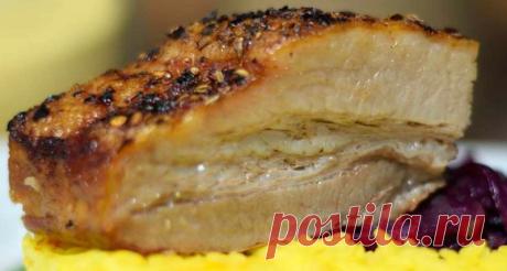 Потрясающе вкусная свиная грудинка в духовке Представляем вашему вниманию рецепт очень вкусного блюда, от которого в восторге будут все.  Такая свинина никого не оставит равнодушным. Получается она очень нежной, сочной, ароматной и изумительно вкусной....