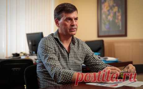 Глава «Школы губернаторов» стал врио ректора РАНХиГС. Премьер Михаил Мишустин подписал распоряжение, согласно которому исполнять обязанности ректора Российской академии народного хозяйства и государственной службы (РАНХиГС) будет проректор Алексей Комиссаров, сообщает пресс-служба правительства.