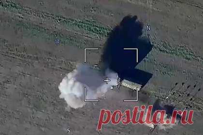 Российские военные уничтожили склад горючего ВСУ в Черкасской области. Вооруженные силы (ВС) России уничтожили склад горючего со 100 тысячами тонн авиатоплива для украинских военных в Черкасской области. Об этом сообщили журналистам в Министерстве обороны. В районе населенного пункта Алексеевка Днепропетровской области было уничтожено нефтехранилище с дизельным топливом.