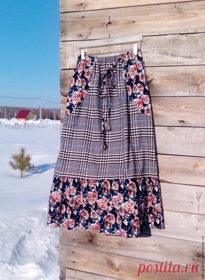 Цветы и клетка - оригинальная юбка. Купить или заказать Цветы и клетка - оригинальная юбка. в интернет-магазине на Ярмарке Мастеров. Чудесная юбочка получилась из двух разных тканей, в клетку и цветочной... Мягкая, уютная, талия на резинке, подойдет до 52 размера, в меньшую сторону подкорректирую... По талии - поясок с кисточками... Юбка сидит хорошо на фигуре и вживую смотрится интереснее, чем на фото... Длина юбки 93 см. ПЕРЕСЫЛКА ПО РОССИИ В ПОДАРОК!!! Выбирайте брошь в...