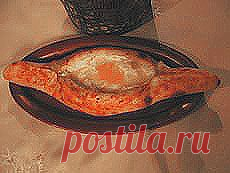 Хачапури по-аджарски с двумя сырами