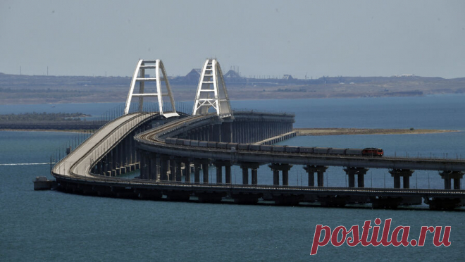 Крымский мост открыли для проезда автомобилей. Движение по Крымскому мосту восстановили менее чем за час. Об этом сообщили в Telegram-канале информационного центра по автомобильным дорогам о ситуации на автоподходах к переправе. Водителей предупреждали о временном закрытии движения ...