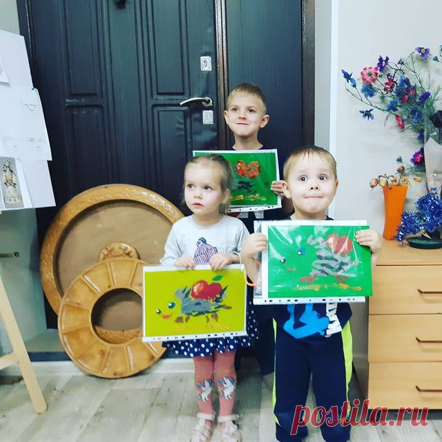 Photo by Елена Ю. Тётушка Люлю on November 08, 2021. May be art of child, standing and indoor.