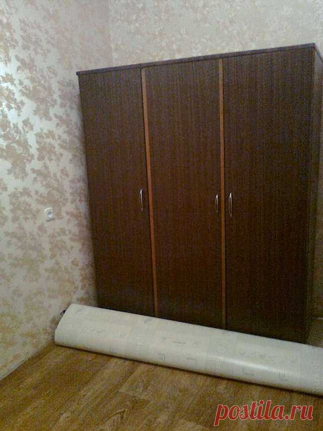 Идеи реставрации старых шкафов 
Такая ситуация может случиться с каждым: ты переклеил дома обои, поменял пол, но тут случилась беда. Твой шкаф абсолютно не вписывается в новый интерьер. Ситуация неприятная, но очень жизненная.

 Ис…