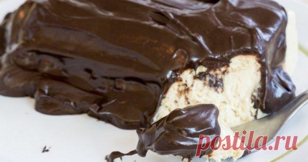 Вкусный десерт из манки Если твои дети так же, как мои, не любят манную кашу, будь уверена — они с удовольствием будут поедать этот десерт, даже не догадываясь, что за основу здесь берется манная крупа. Ничего подобного я раньше не