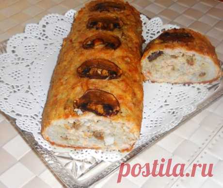 Нежный и сытный куриный рулет с грибами и рисом