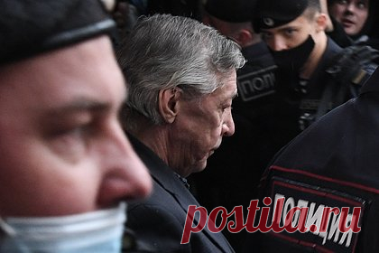 Отбывающий срок Ефремов попросил заменить наказание на принудительные работы. Российский актер Михаил Ефремов попросил заменить тюремное заключение на принудительные работы. Уточняется, что артист подал соответствующее прошение в суд. Михаил Ефремов был осужден на 8 лет лишения свободы за смертельное ДТП, произошедшее 8 июня 2022 года. Позднее актеру смягчили наказание.