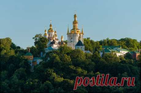 Ты войдёшь однажды в Божий храм,
Не поняв, что это сердца зов.
Без молитвы, без креста,