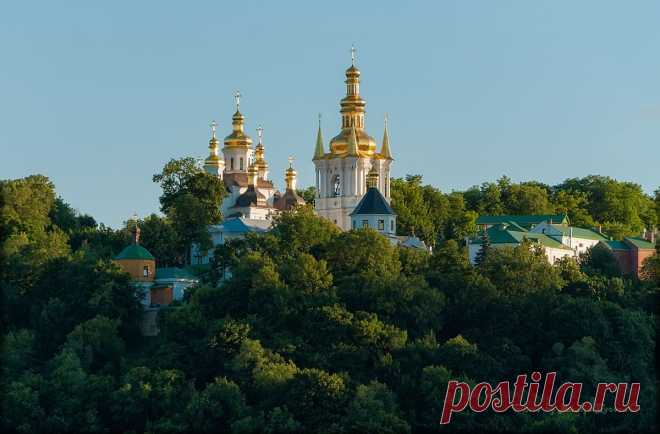 Ты войдёшь однажды в Божий храм,
Не поняв, что это сердца зов.
Без молитвы, без креста,
