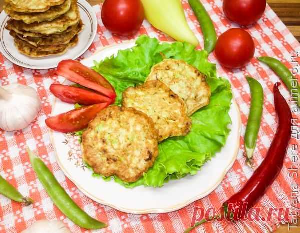 👌 Как приготовить вкусные драники из кабачков, рецепты с фото Вкусные и нежные драники из кабачков с зеленью и паприкой – это, надо заметить, очень актуальное летнее блюдо. Приготовить его совсем несложно и достаточно быстро, продукты использ...