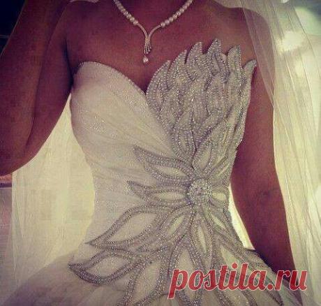Pretty wedding gown. Would make me feel like a princess!