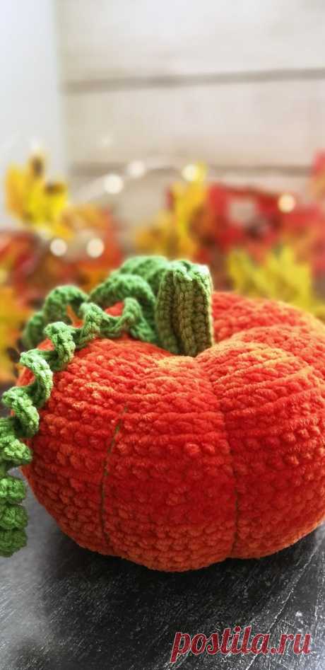 PDF Плюшевая тыква крючком. FREE crochet pattern; Аmigurumi vegetable patterns. Амигуруми схемы и описания на русском. Вязаные игрушки и поделки своими руками #amimore - тыква из плюшевой пряжи, плюшевый овощ.