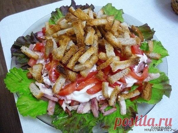 Салат пикантный с курицей и ветчиной 