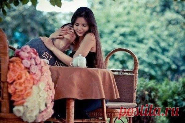 Уважаю людей, которые меняются ради друг друга, отодвигая всех своих "друзей", пьянки, гулянки. Меняют образ жизни. Кардинально. Ради них самих и будущих отношений. Но сейчас это редкость.