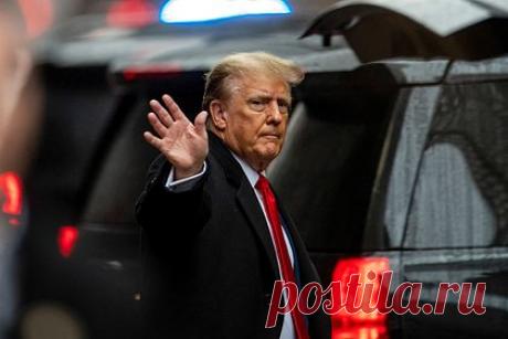 В США заявили о «повисшей на волоске» помощи США Украине из-за Трампа. Помощь США Украине «повисла на волоске» из-за экс-президента Соединенных Штатов Дональда Трампа. Об этом сообщает газета Financial Times. По мнению издания, Трамп хочет сделать миграционный вопрос одним из главных сюжетов в предвыборной кампании 2024 года и будет готов надавить на Республиканскую партию.