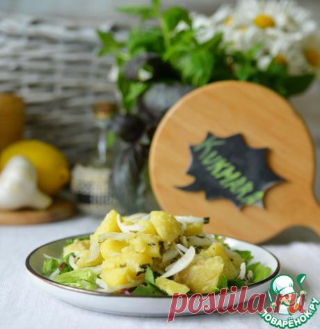 Картофельный салат с каперсами и базиликом. Из молодого картофеля можно приготовить множество вкусных салатов.  Картофельный салат с каперсами очень ароматен за счет заправки на основе базилика и чеснока. Можно подать его в качестве гарнира или употребить как самостоятельное блюдо.  В помощь мне посуда от KUKMARA.