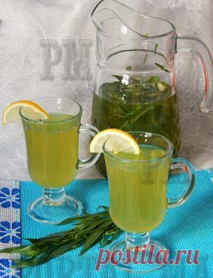 Лимонад из тархуна. Жарким летом так хочется чего-то охлаждающего. Натуральный лимонад на основе тархуна станет прекрасной альтернативой обычному лимонаду или квасу. Приятный на вкус, ароматный да к тому же еще и полезный.