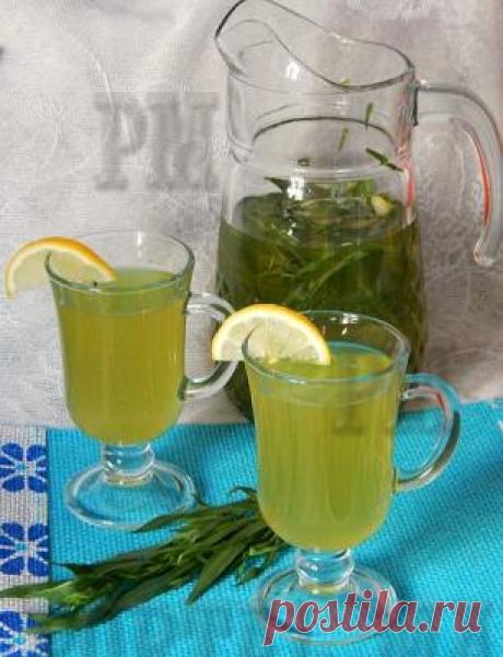 Лимонад из тархуна. Жарким летом так хочется чего-то охлаждающего. Натуральный лимонад на основе тархуна станет прекрасной альтернативой обычному лимонаду или квасу. Приятный на вкус, ароматный да к тому же еще и полезный.