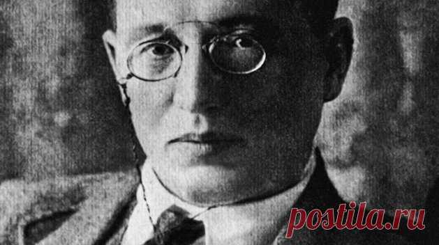 В Черкассах родился «вампир, пивший кровь русского народа» В этот день в 1873 году в уездном городе Черкассы Киевской губернии родился Моше бен Шломо (Моисей Соломонович) Урицкий. Его именем названы улицы и площади, фабрики и заводы по всей территории, бывшей ещё недавно Страной Советов. А заодно и троллейбусы, карандаши, хоккейный клуб и много другой продукции. Чем же он заслужил такую мемориализацию?