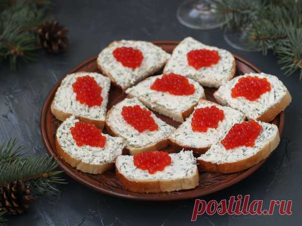 Бутерброды с красной икрой и сыром фета — рецепт с фото пошагово