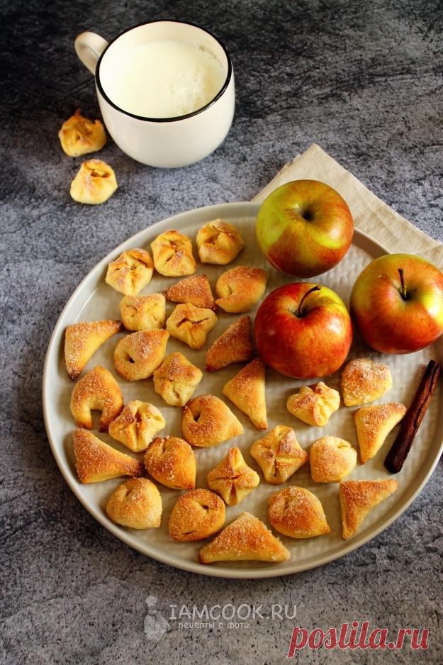 Творожное печенье с яблоками и корицей — рецепт с фото на Русском, шаг за шагом. Рассыпчатое творожное печенье с яблочной начинкой к чаю, кофе и молоку. #рецепт #печенье #выпечка #кчаю #чаепитие