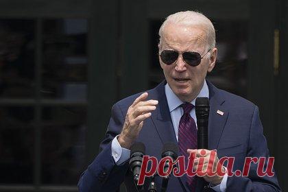 Соперница Байдена на выборах усомнилась в его возможности пережить второй срок. Кандидат в президенты и экс-губернатор Южной Каролины Никки Хейли выразила опасения, что нынешний американский лидер Джо Байден переживет второй срок. Обозреватели телеканала Fox News также отметили, что у Байдена из-за напряженной работы с повышенной ответственность могут начаться серьезные проблемы со здоровьем.