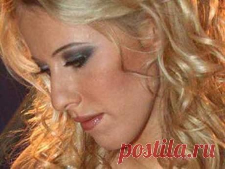 Оказывается, действительный руководитель НТВ на самом деле не Земской, а некая госпожа Костерина-куратор, которая является правой рукой Чернышенко в рядах ГазпромМедиа. Она устроила целый скандал. И всего за день сняла материал стоящий в сетке эфира. Иначе говоря, гендиректор Земской - это так, для галочки, а действительно управляют совершенно иные люди. И делают это в традициях совка. 
(Собчак Ксения)