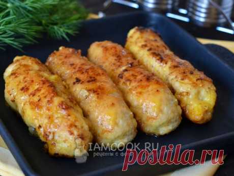 Домашний рецепт приготовления праздничных мясных пальчиков из куриного филе с сырной начинкой. Пальчики готовятся на сковороде.