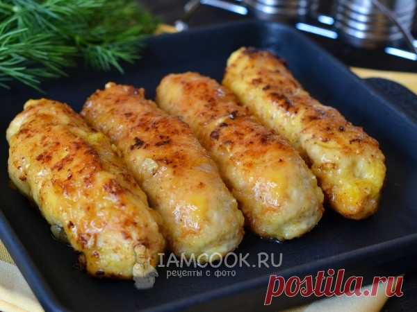 Домашний рецепт приготовления праздничных мясных пальчиков из куриного филе с сырной начинкой. Пальчики готовятся на сковороде.