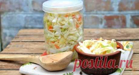 Капуста на зиму в банке под железные крышки: 10 очень вкусных рецепта приготовления Осень - пора заготавливать витамины на зиму. Сегодня в меню капуста на зиму в 10 вариантах - очень вкусная, хрустящая и сочная. Повторяйте шаг за шагом за мной и у вас будет такая же!