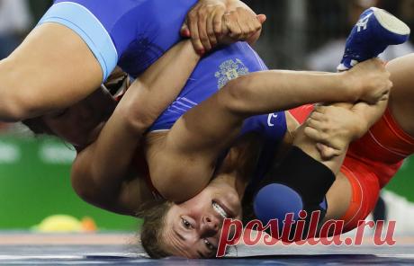 © AP Photo/Markus Schreiber. РИО-ДЕ-ЖАНЕЙРО, 18 августа. /ТАСС/. Россиянка Валерия Коблова завоевала серебряную медаль олимпийского турнира по вольной борьбе в весовой категории до 58 кг. В финальном поединке она проиграла японке Каори Ите со счетом 2:3. Подробнее на ТАСС: https://tass.ru/sport/3547118  |  ТАСС: Спорт - Валерия Коблова завоевала серебро Олимпиады в вольной борьбе в весе до 58 кг