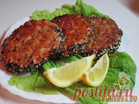 Рубленые рыбные котлеты в кунжутной панировке