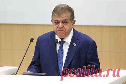 В Совфеде отреагировали на заявление Порошенко за год отобрать Крым. Первый зампред комитета Совета Федерации по международным делам Владимир Джабаров отреагировал на заявление бывшего президента Украины Петра Порошенко за год отобрать Крым у России. «Он известный фантазер и доказывал это регулярно — и в свою бытность президентом Украины», — сказал сенатор.