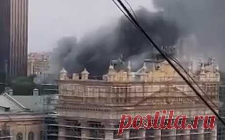 Для тушения пожара на станции в Москве привлекли пожарный поезд. На севере Москвы на станции Москва-Товарная-Смоленская загорелось помещение, сообщает пресс-служба Московской железной дороги (МЖД).