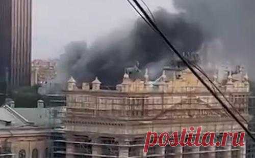 Для тушения пожара на станции в Москве привлекли пожарный поезд. На севере Москвы на станции Москва-Товарная-Смоленская загорелось помещение, сообщает пресс-служба Московской железной дороги (МЖД).