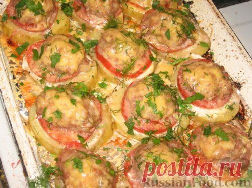 Картофель, запеченный с мясом и помидорами
