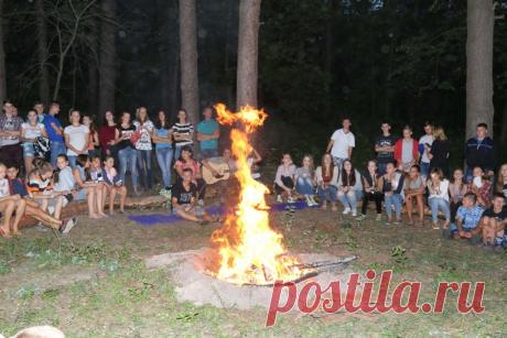 В телефонной книге было только два контакта: «Мама» и «Папа», нажали вызов, а в ответ услышали...