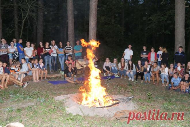 В телефонной книге было только два контакта: «Мама» и «Папа», нажали вызов, а в ответ услышали...