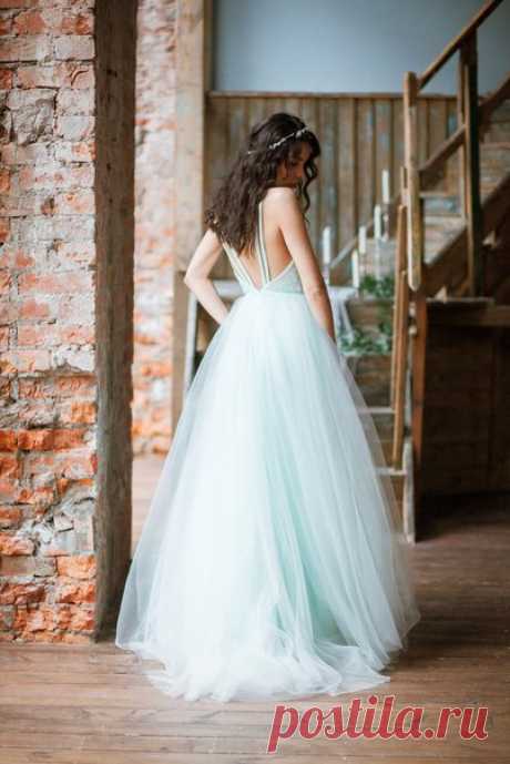 Каждое платье от мастерской Ald.A.wedding подчеркивает обаяние, красоту и индивидуальность своей невесты. Легкие свадебные платья без корсетов создаются с трепетом и любовью. К каждой невесте у Ald.A.wedding индивидуальный подход: разработка эскиза, подбор оттенка и продумывания декора – всё это основывается на их мечтах и желаниях. И каждое платье из новой коллекции мастерской ждёт свою единственную, ведь все платья выполнены в единственном экземпляре и больше не будут повторяться! Все…