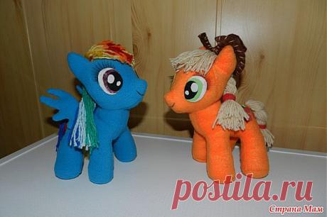 Красивые пони из флиса.