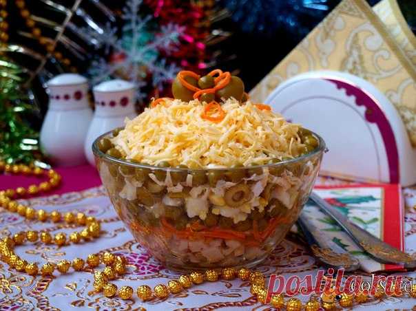 Слоёный салат "Шарм" Предлагаю вам вкусный слоёный салат "Шарм", который можно предложить как для будней, так и для праздничного стола. Салат красиво подавать в прозрачном салатнике, чтобы было видно все слои.