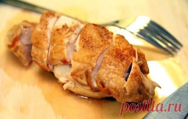 Аппетитная грудка с лимоном и соевым соусом - очень вкусный способ подкрепиться!
на 100грамм - 116.87 ккал, Б/Ж/У - 21.2/2.66/2.1

Ингредиенты:
Куриные грудки 1 кг
Лимон (сок) 1/2 шт.
Соевый соус 2 ст. л.
Горчица дижонская
Соль и паприка по вкусу
Оливковое масло

Приготовление:
Куриные грудки помойте, обсушите, посолите, посыпьте специями и смажьте горчицей, сложите в глубокую миску.
Соевый соус смешайте с лимонным соком и залейте грудки получившимся маринадом, накройте св...