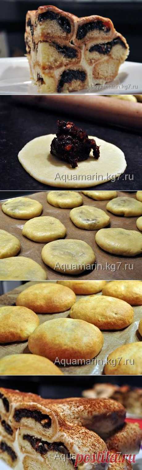 Песочный торт с черносливом и миндалем.