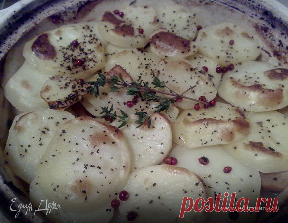 Свинина тушеная с айвой и картофелем.. Ингредиенты: свинина, айва, картофель Этот рецепт хорош тем, что не нужно предварительно ничего готовить - обжаривать или бланшировать, например. Только нарезать, сложить в форму и в духовку. Я готовила способом медленного тушения, та...