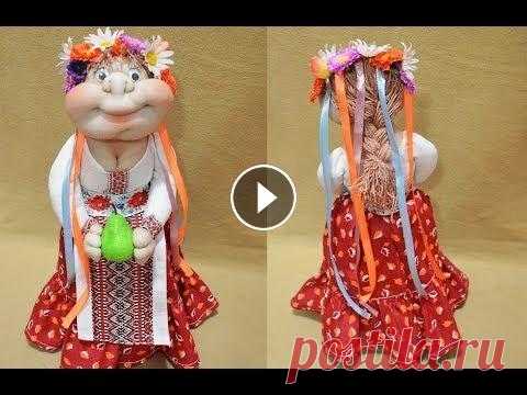Кукла на чайник своими руками ❀ Warmer doll for teapot (DIY) ❀ Видео урок как сшить куклу грелку. Выполнена кукла в технике скульптурный текстиль ( чулочно каркасная техника). В видео вы увидите, как сделать кар...