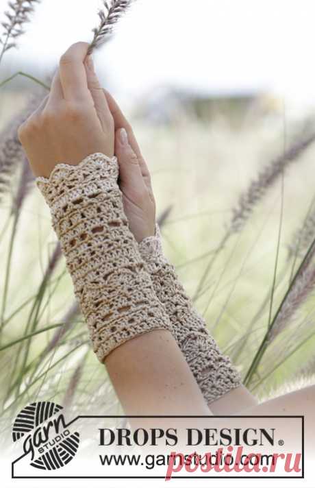 Troy - Crochet DROPS wrist warmers with fans and lace pattern in ”Cotton Viscose”. - Free pattern by DROPS Design
